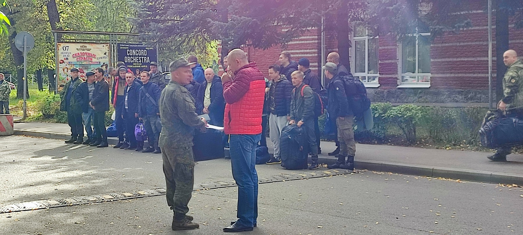 Из воинской части в Крестах в неизвестном направлении вывезли 15 военнослужащих